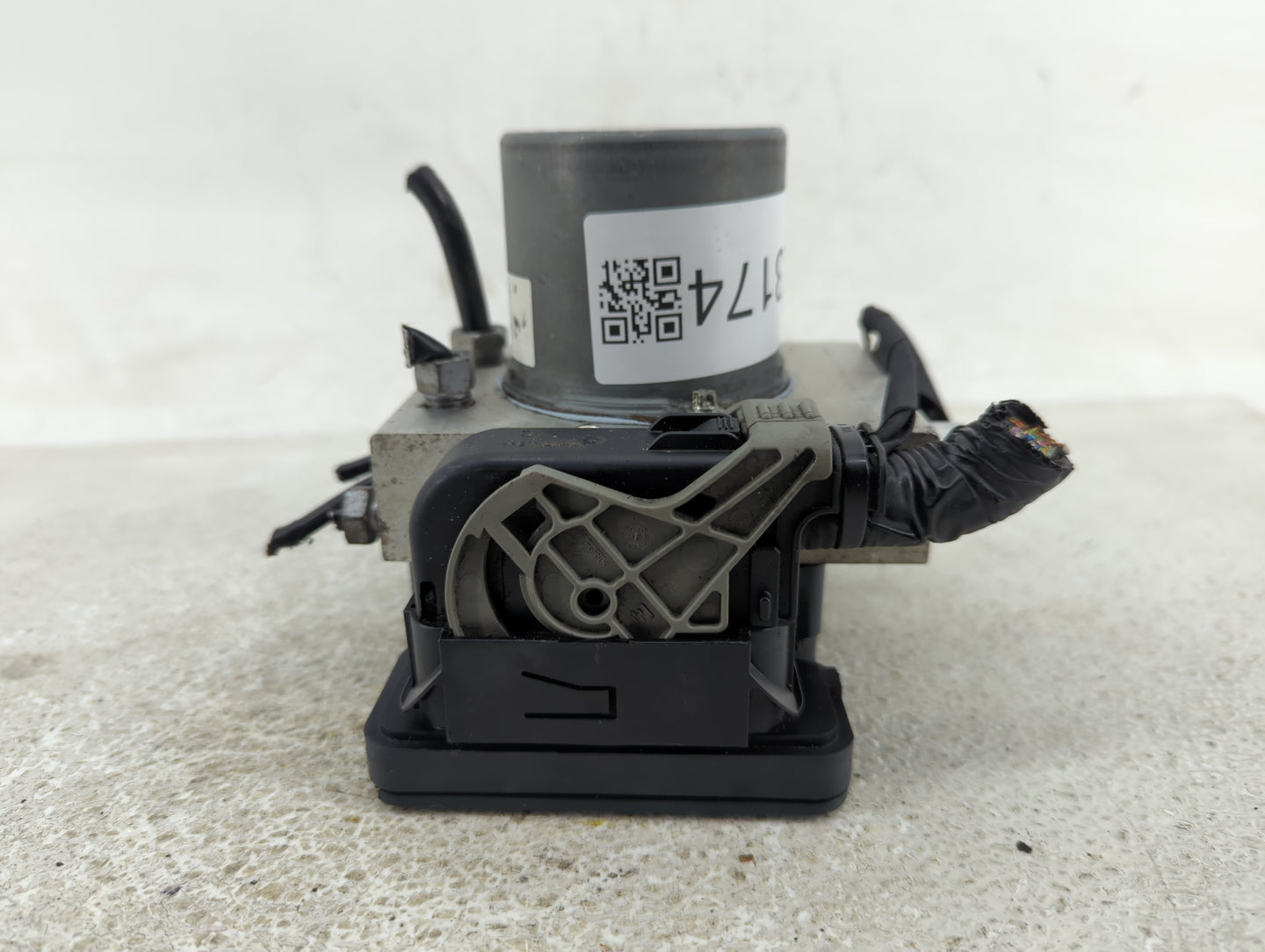 2019 Ford F-350 ABS Pump Control Module Replacement P/N:KC3C-2C405-A Fits OEM Used Auto Parts - Oemusedautoparts1.com