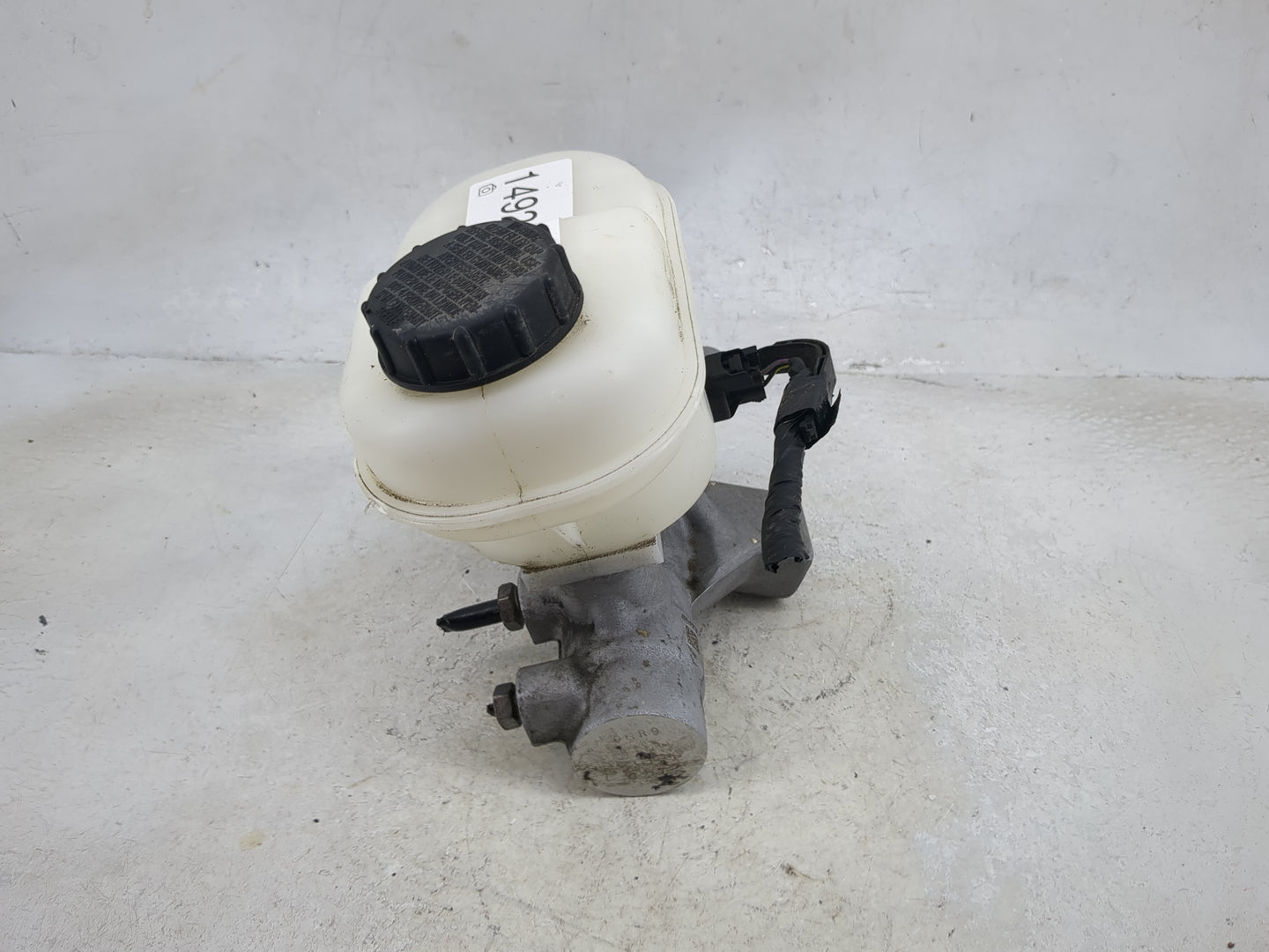 Ford F150 Brake Master Cylinder 1492457 - Oemusedautoparts1.com