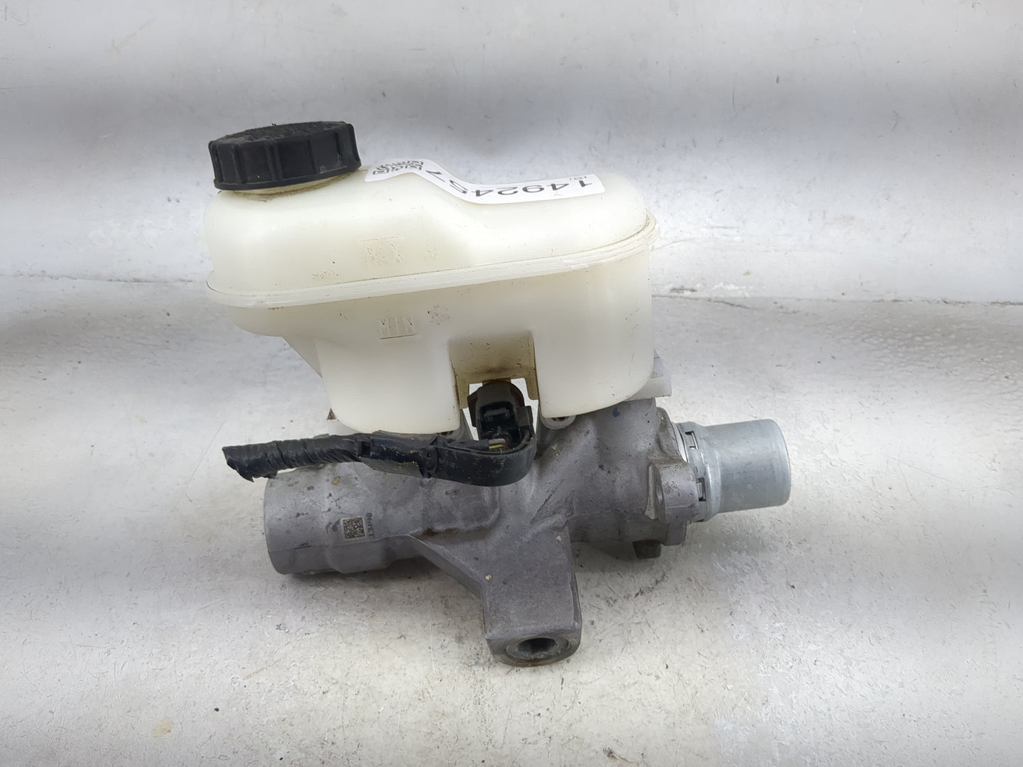 Ford F150 Brake Master Cylinder 1492457 - Oemusedautoparts1.com