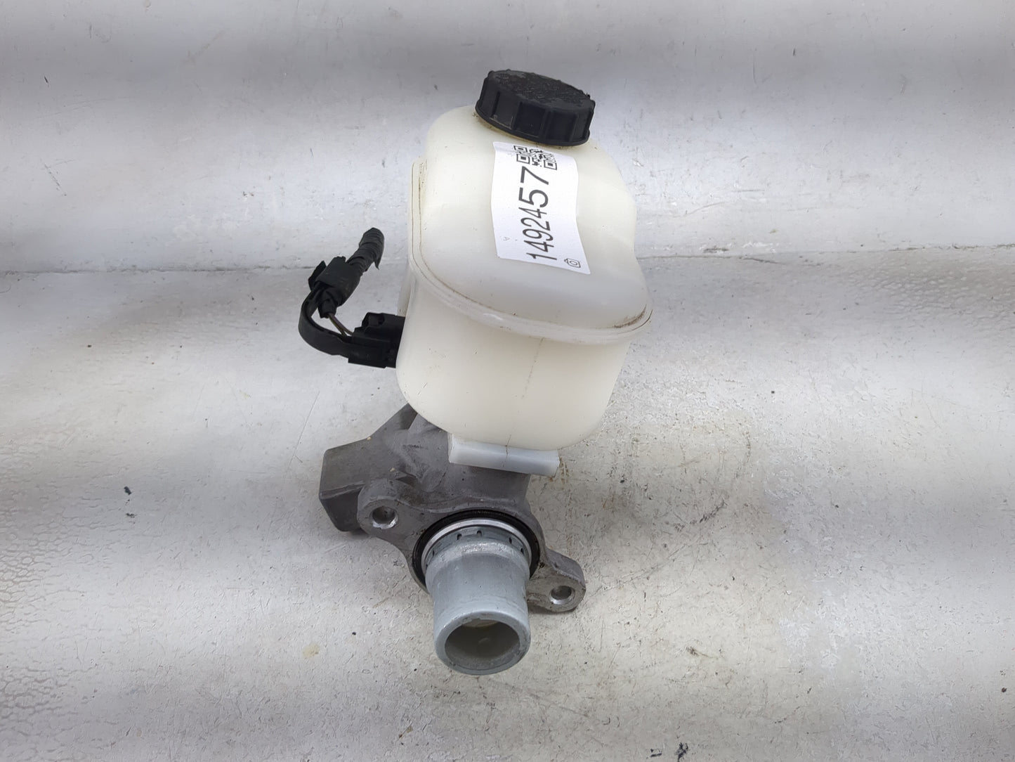 Ford F150 Brake Master Cylinder 1492457 - Oemusedautoparts1.com
