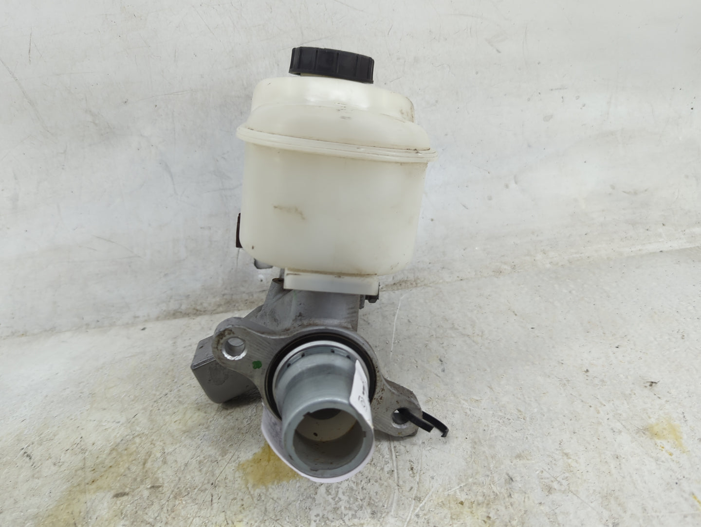 Ford F150 Brake Master Cylinder 1496718 - Oemusedautoparts1.com