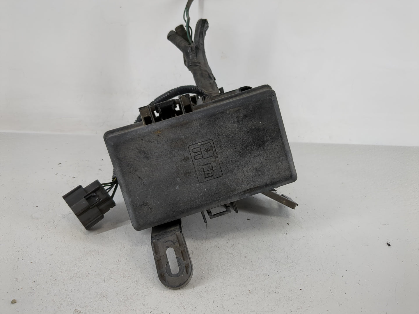 2014-2019 Ford Fiesta Fusebox Fuse Box Panel Relay Module P/N:6003447201 Fits Fits 2014 2015 2016 2017 2018 2019 OEM Used Au
