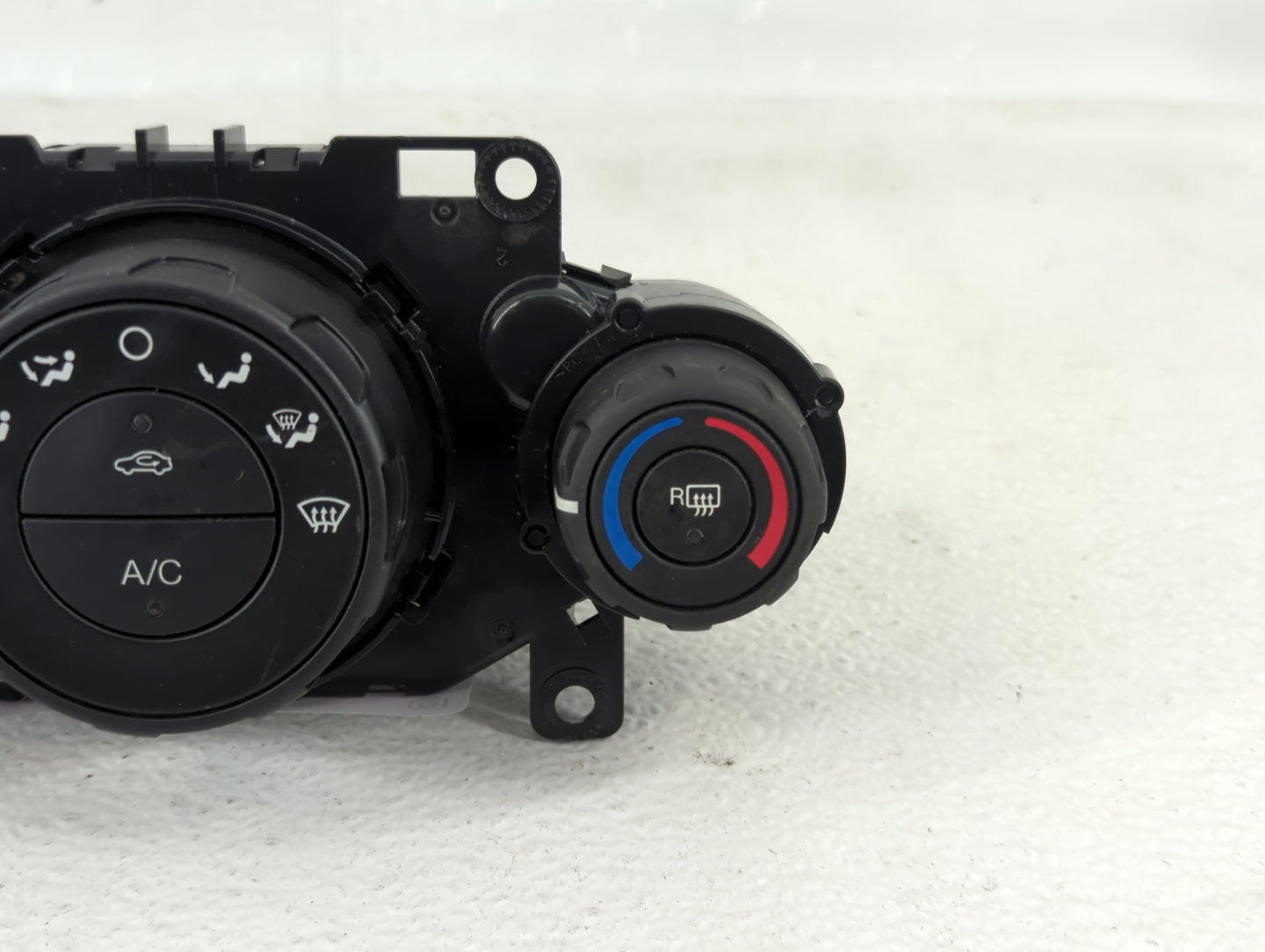 2014-2019 Ford Fiesta Climate Control Module Temperature AC/Heater Replacement P/N:D2BT 19980 AF Fits OEM Used Auto Parts - 