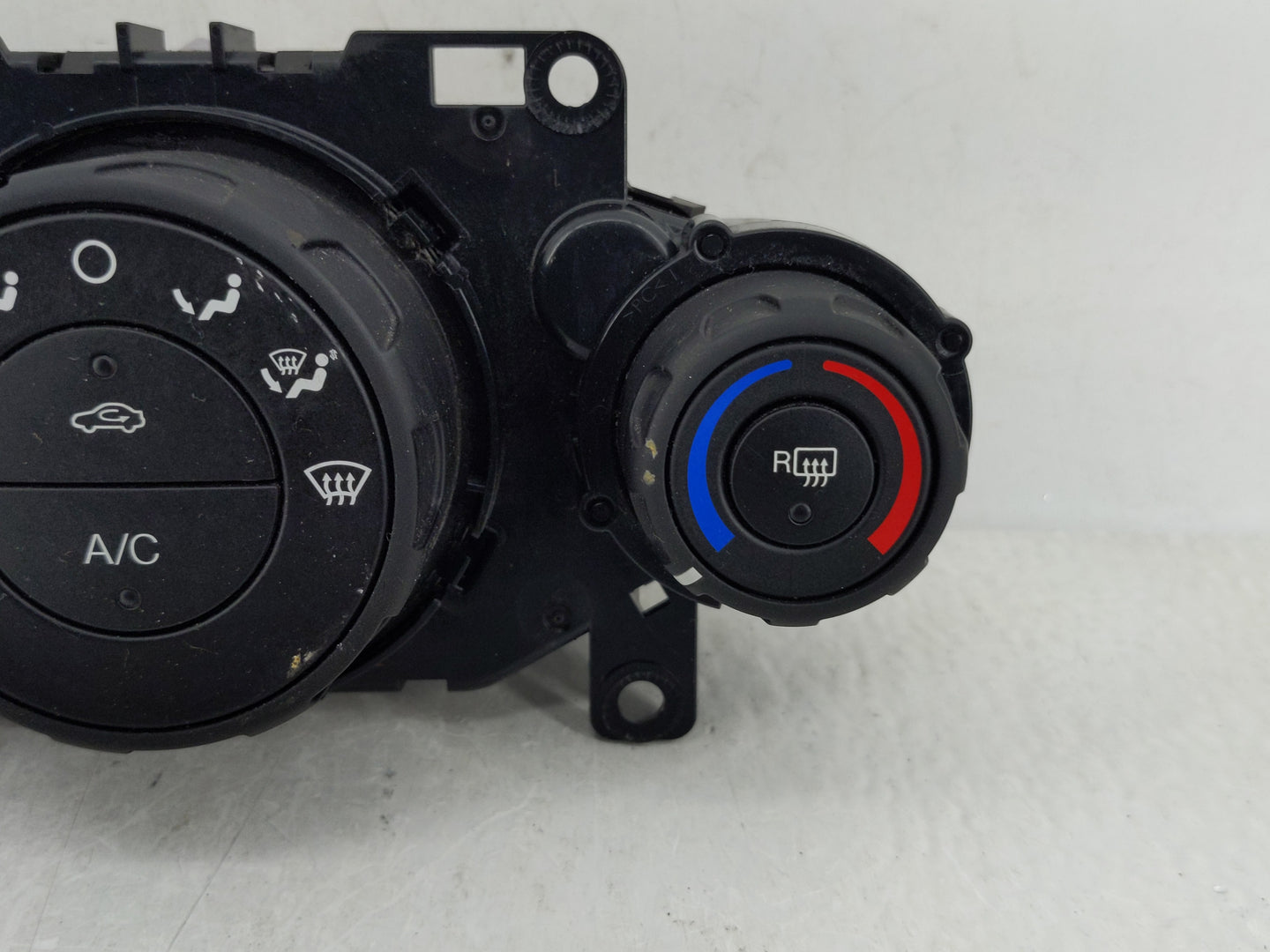 2014-2019 Ford Fiesta Climate Control Module Temperature AC/Heater Replacement P/N:D2BT 19980 AE Fits OEM Used Auto Parts - 