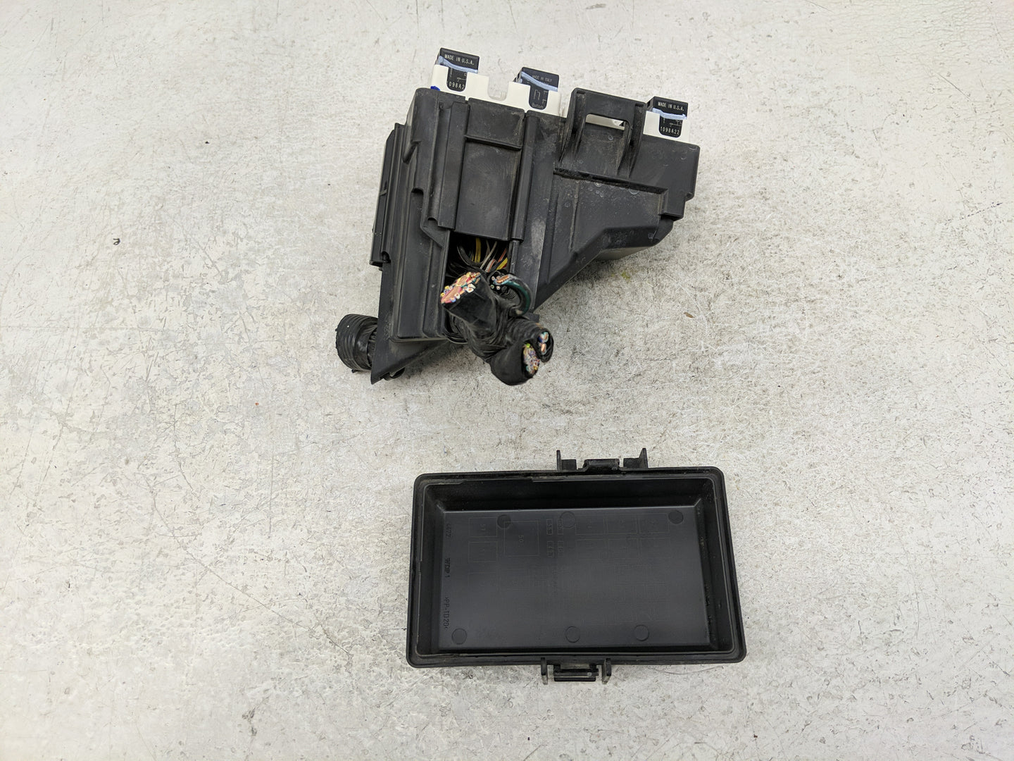 2014-2019 Ford Fiesta Fusebox Fuse Box Panel Relay Module P/N:6003447201 Fits Fits 2014 2015 2016 2017 2018 2019 OEM Used Au