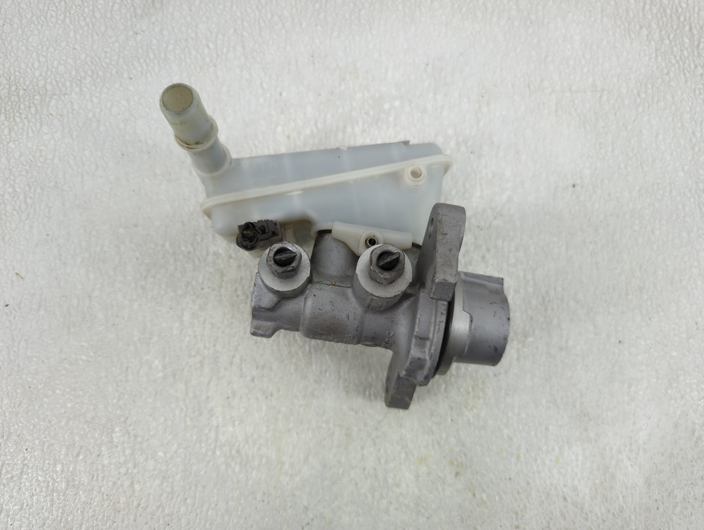 2011-2019 Ford Fiesta Brake Master Cylinder - Oemusedautoparts1.com