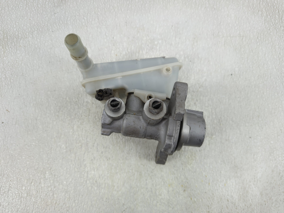 2011-2019 Ford Fiesta Brake Master Cylinder 1310340 - Oemusedautoparts1.com