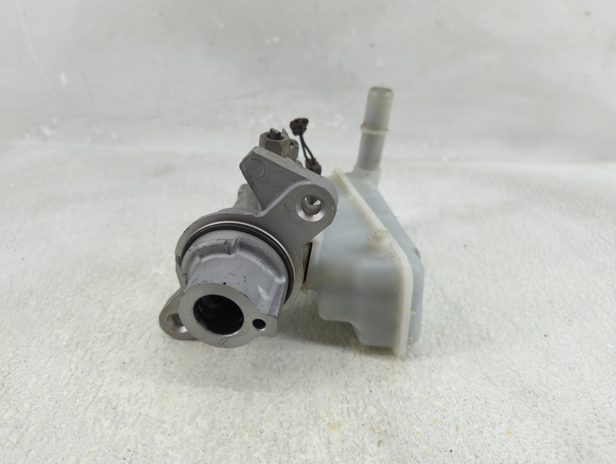 2011-2019 Ford Fiesta Brake Master Cylinder 1310340 - Oemusedautoparts1.com