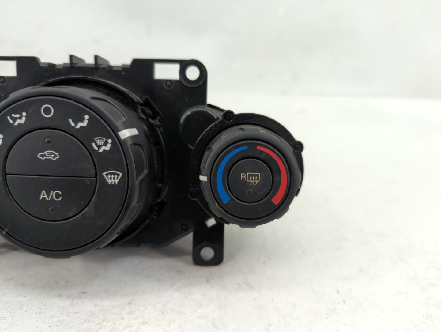 2014-2019 Ford Fiesta Climate Control Module Temperature AC/Heater Replacement P/N:D2BT 19980 AF Fits OEM Used Auto Parts - 