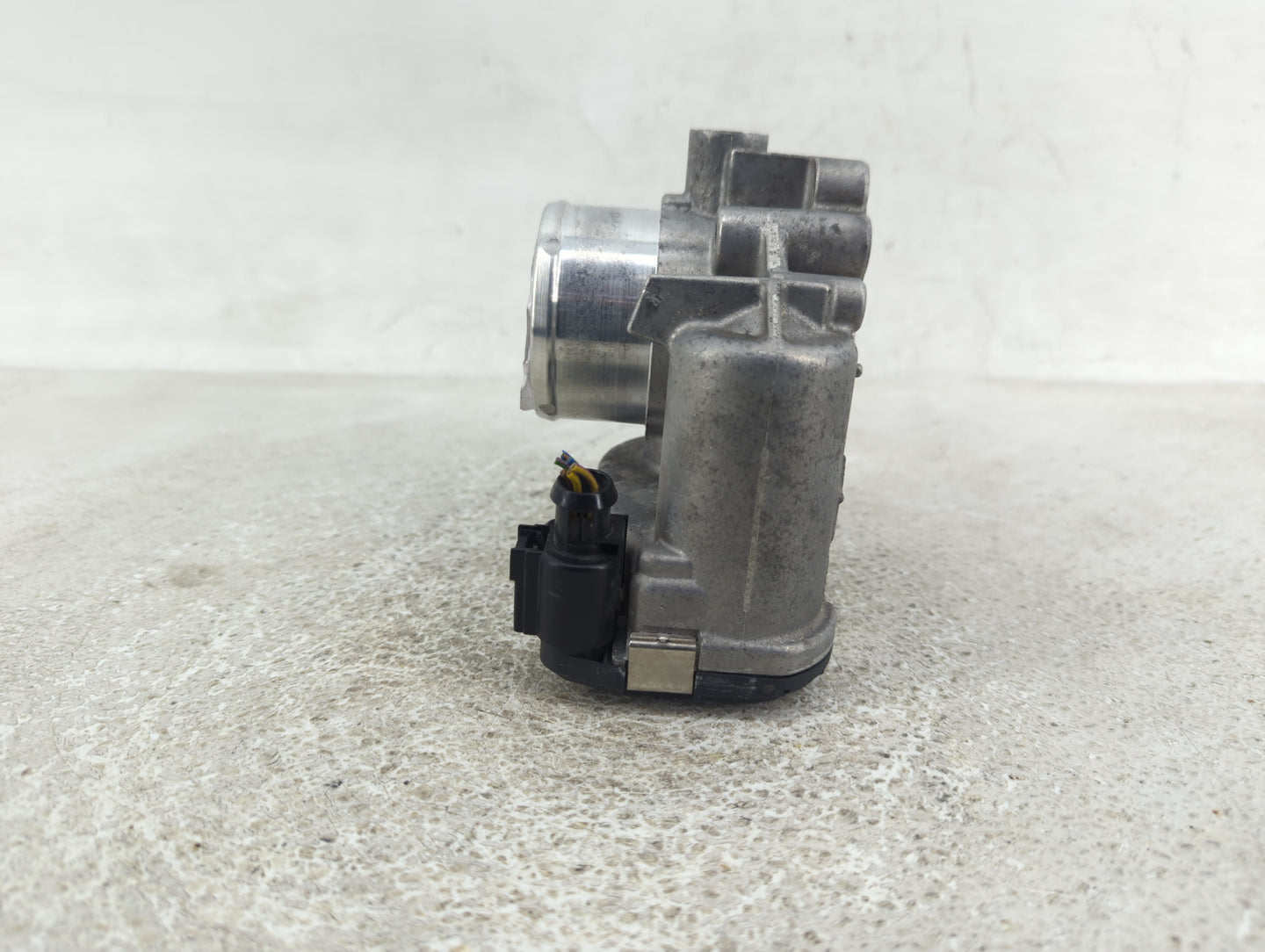 2014-2019 Ford Fiesta Throttle Body P/N:7S7G-9F991-CA Fits Fits 2013 2014 2015 2016 2017 2018 2019 OEM Used Auto Parts - Oem