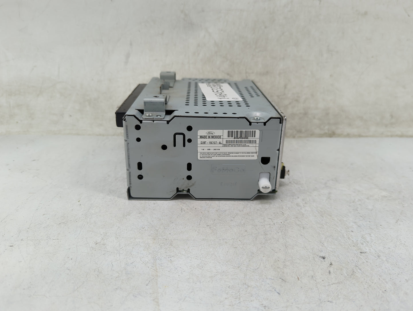 2018-2019 Ford Fiesta Radio AM FM Cd Player Receiver Replacement P/N:D2BT-19C107-AL Fits Fits 2018 2019 OEM Used Auto Parts 