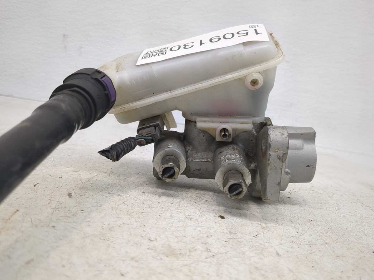 2011-2019 Ford Fiesta Brake Master Cylinder 1509130 - Oemusedautoparts1.com