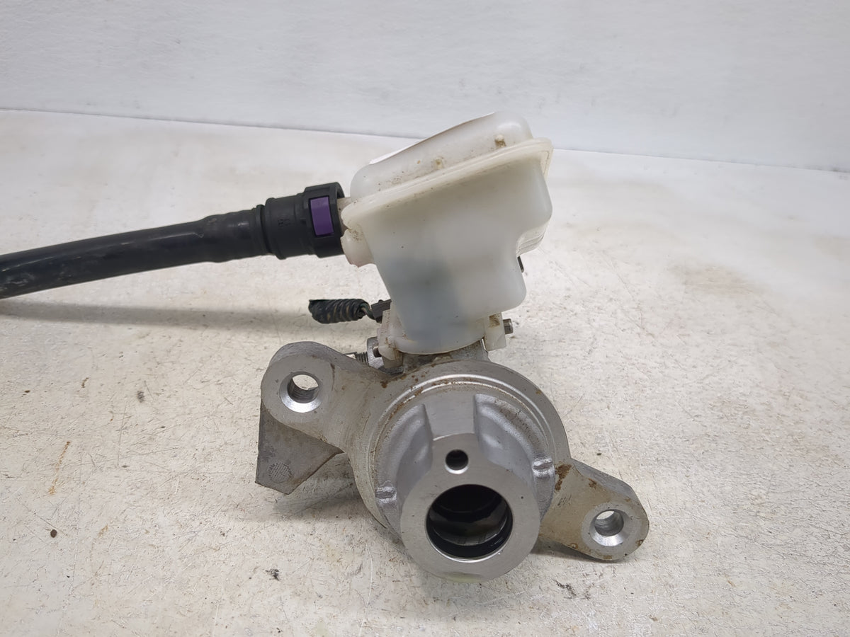 2011-2019 Ford Fiesta Brake Master Cylinder 1509130 - Oemusedautoparts1.com