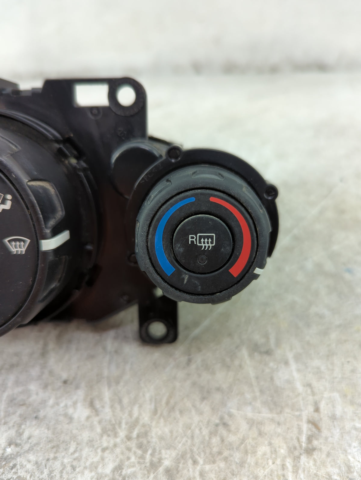 2014-2019 Ford Fiesta Climate Control Module Temperature AC/Heater Replacement P/N:D2BT 19980 AF D2BT19980AF Fits OEM Used A