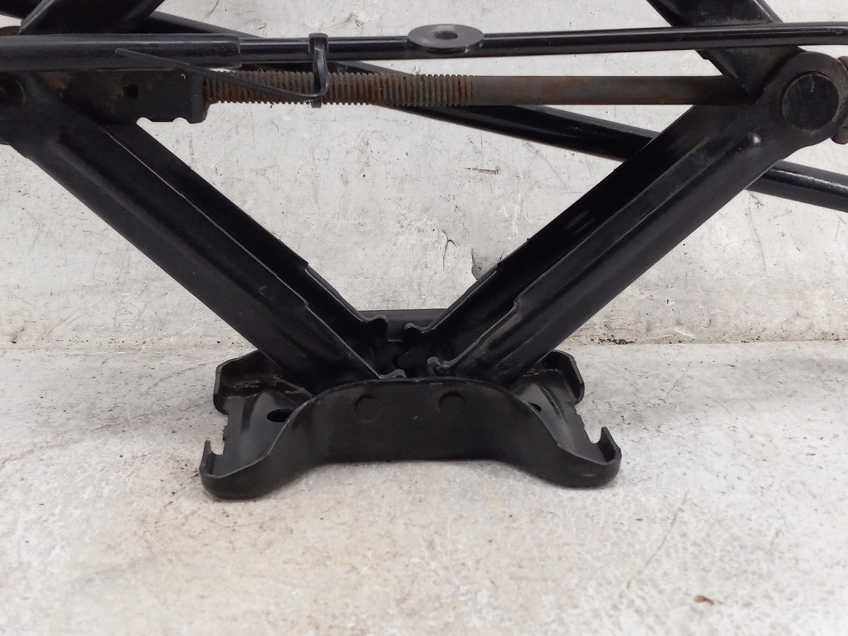 2019 Ford Fiesta Spare Scissor Car Jack 1516130 - Oemusedautoparts1.com