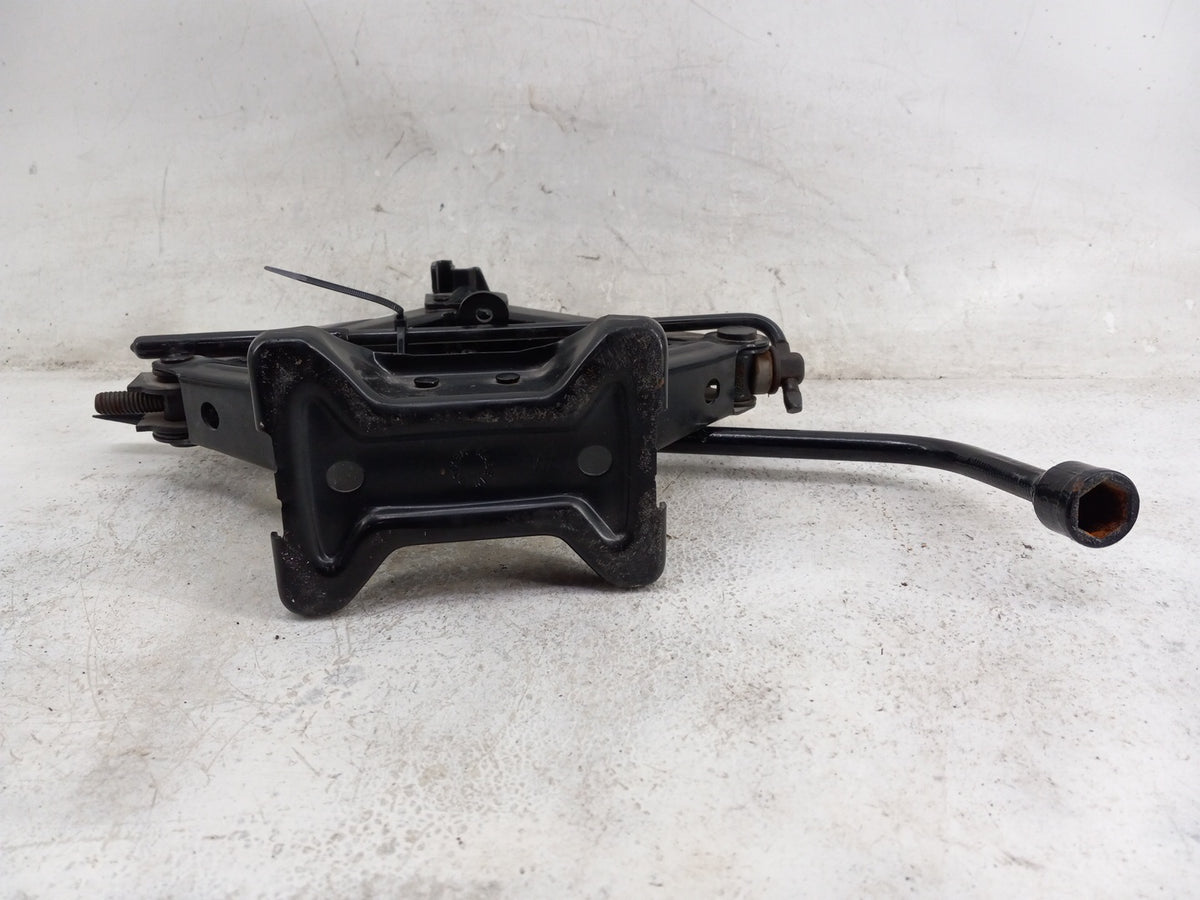 2019 Ford Fiesta Spare Scissor Car Jack 1516130 - Oemusedautoparts1.com
