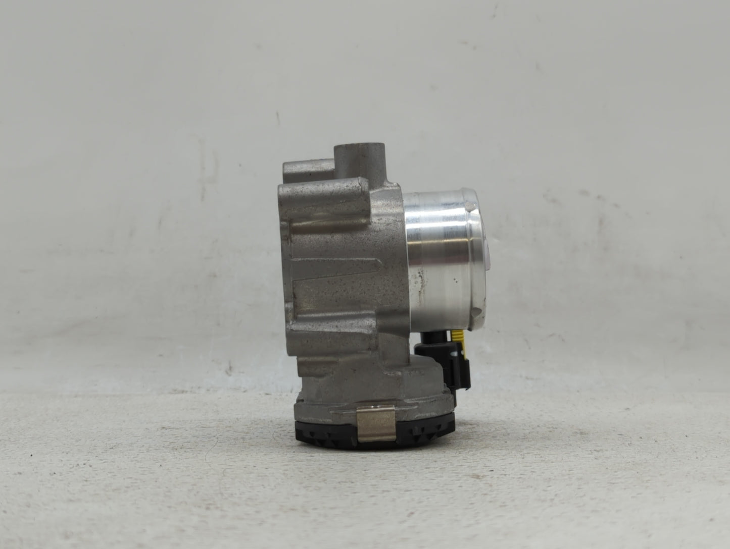 2014-2019 Ford Fiesta Throttle Body P/N:7S7G-9F991-CA Fits Fits 2013 2014 2015 2016 2017 2018 2019 OEM Used Auto Parts - Oem