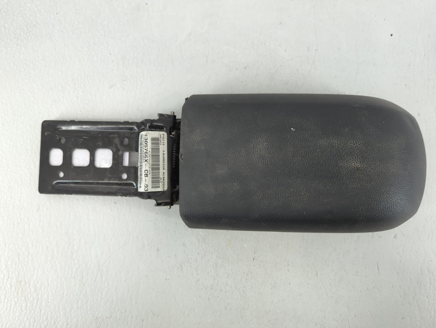 2019 Ford Fiesta Center Console Armrest Cover Lid Black - Oemusedautoparts1.com