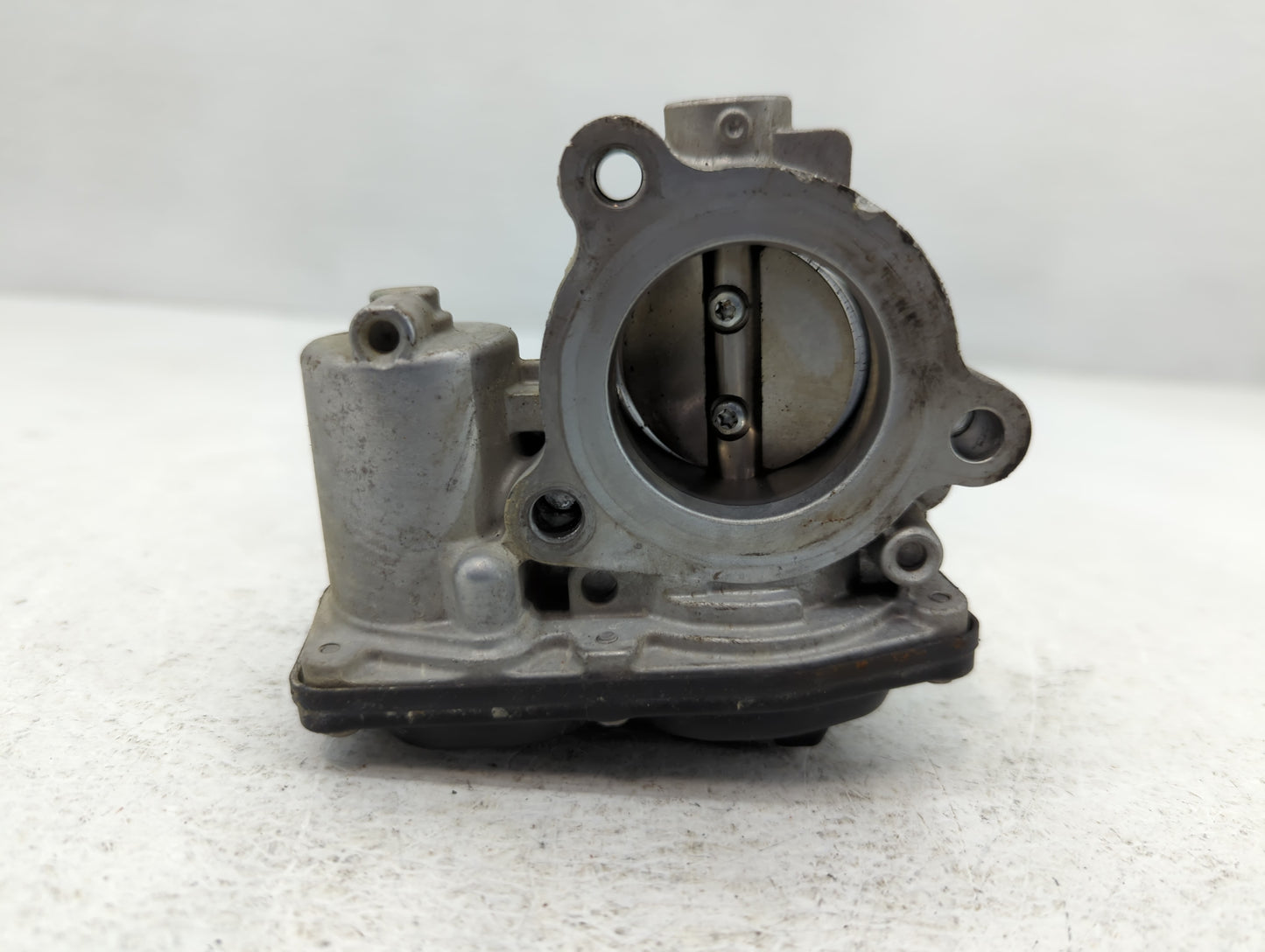 2014-2019 Ford Fiesta Throttle Body P/N:B18 023 2348 CM5G-9F991-GA Fits Fits 2013 2014 2015 2016 2017 2018 2019 OEM Used Aut