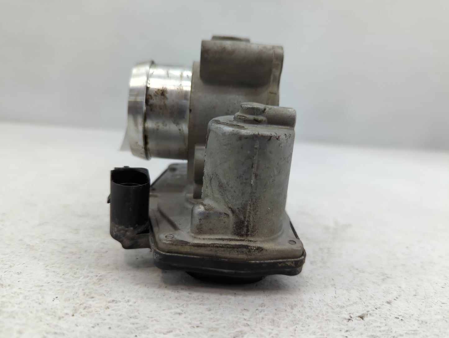 2014-2019 Ford Fiesta Throttle Body P/N:B18 023 2348 CM5G-9F991-GA Fits Fits 2013 2014 2015 2016 2017 2018 2019 OEM Used Aut