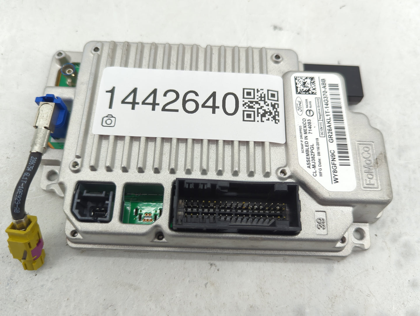 2016-2019 Ford Flex Radio AM FM Cd Player Receiver Replacement Fits Fits 2016 2017 2018 2019 OEM Used Auto Parts - Oemusedau