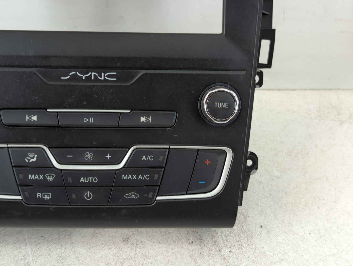2019-2020 Ford Fusion Radio AM FM Cd Player Receiver Replacement P/N:KS7T-18E245-CGE Fits Fits 2019 2020 OEM Used Auto Parts