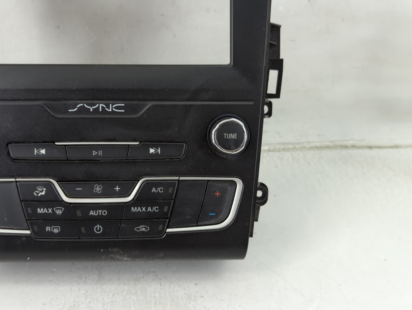 2019-2020 Ford Fusion Radio AM FM Cd Player Receiver Replacement P/N:KS7T-18E245-CGE Fits Fits 2019 2020 OEM Used Auto Parts