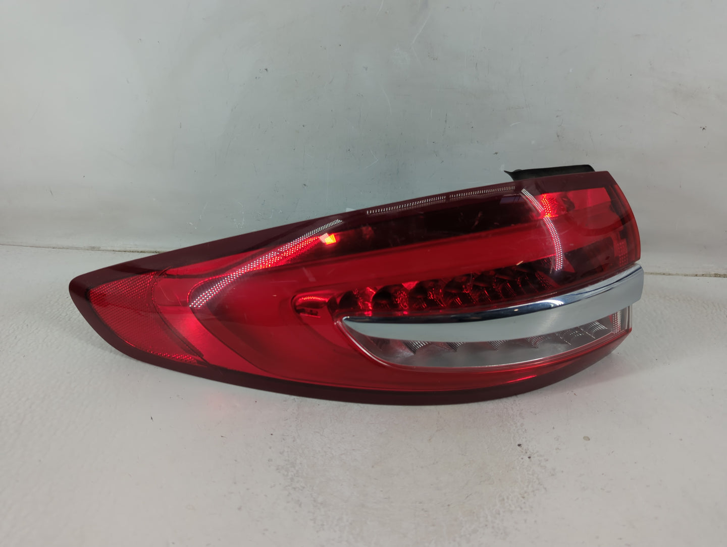 2017-2020 Ford Fusion Tail Light Assembly Passenger Right OEM P/N:H573-13405-AD F00HTF406307 Fits Fits 2017 2018 2019 2020 O