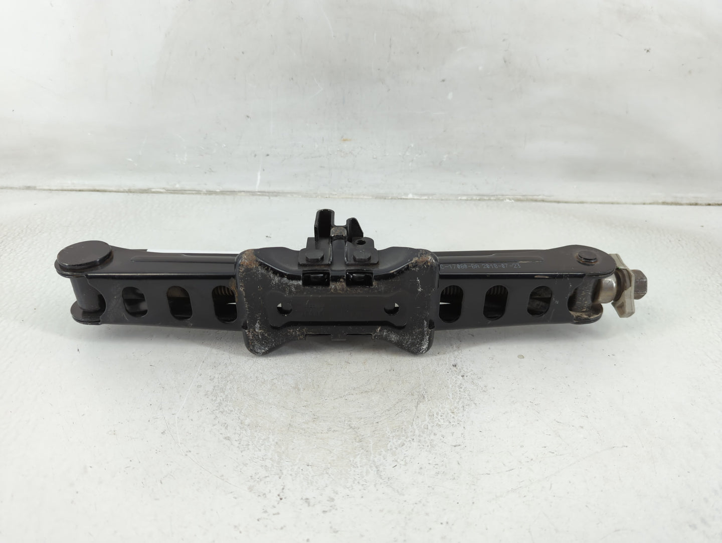 2019 Ford Fusion Spare Scissor Car Jack 1188188 - Oemusedautoparts1.com