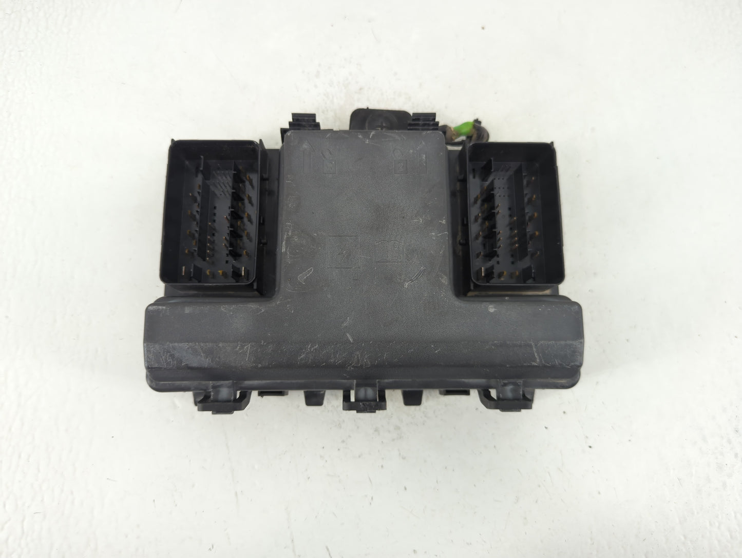2017-2020 Ford Fusion Fusebox Fuse Box Panel Relay Module P/N:G2GT14A075AA Fits Fits 2017 2018 2019 2020 OEM Used Auto Parts