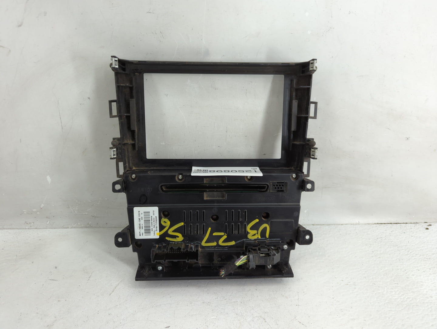 2019-2020 Ford Fusion Radio AM FM Cd Player Receiver Replacement P/N:KS7T-18E245-CHE Fits Fits 2019 2020 OEM Used Auto Parts