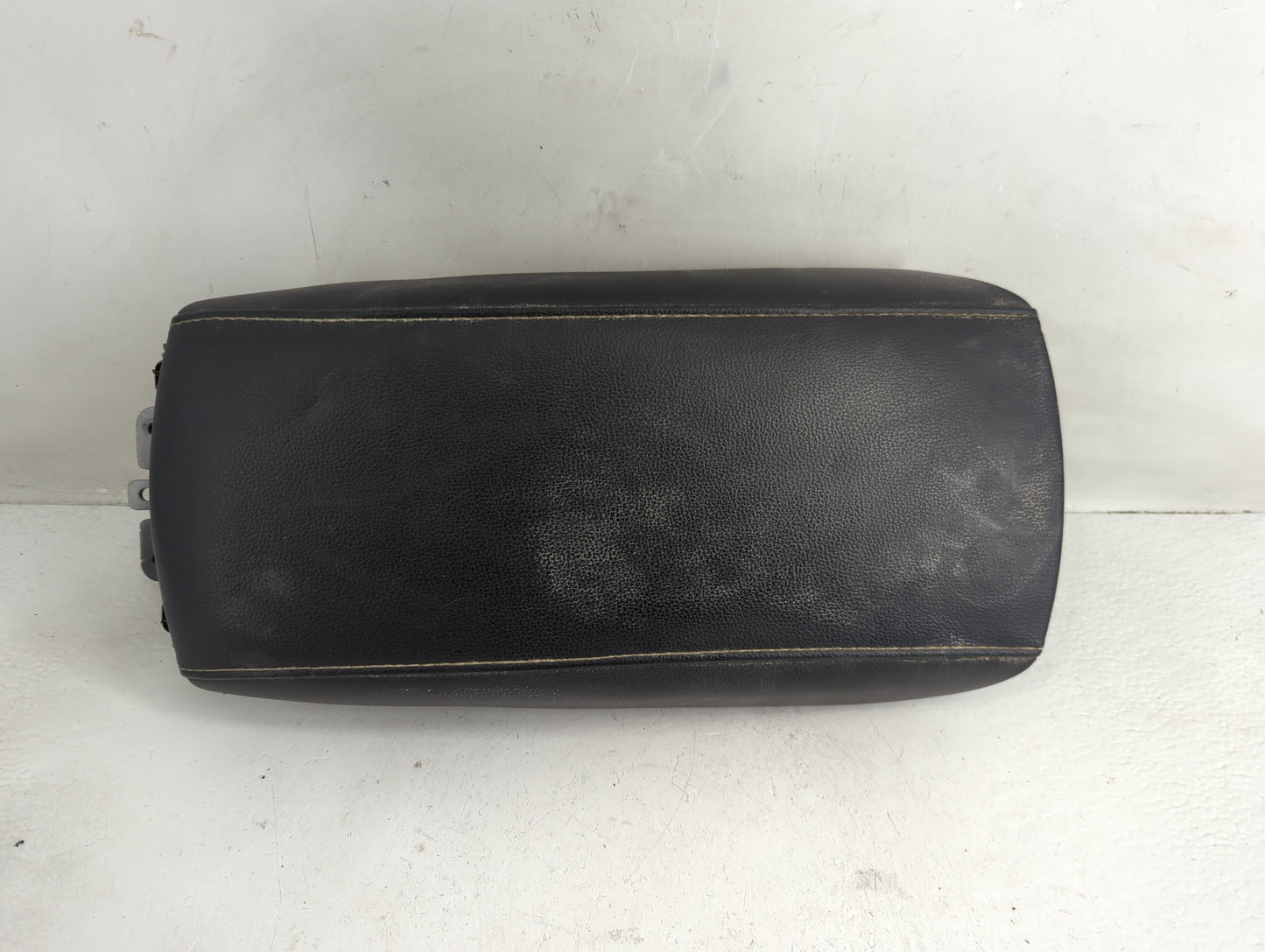 2019 Ford Fusion Center Console Armrest Cover Lid P/N:L0262581AA04ZHE Fits OEM Used Auto Parts - Oemusedautoparts1.com