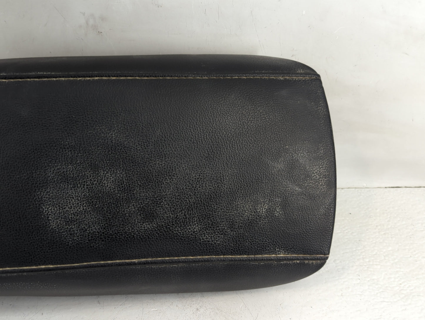 2019 Ford Fusion Center Console Armrest Cover Lid P/N:L0262581AA04ZHE Fits OEM Used Auto Parts - Oemusedautoparts1.com