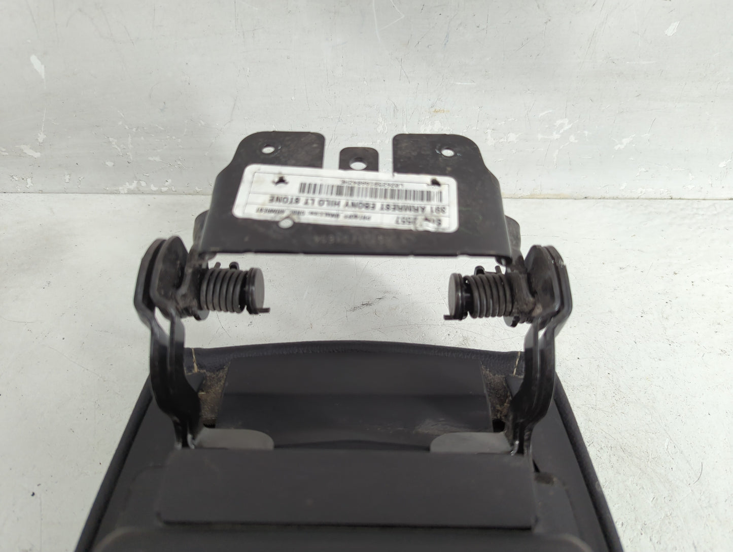 2019 Ford Fusion Center Console Armrest Cover Lid P/N:L0262581AA04ZHE Fits OEM Used Auto Parts - Oemusedautoparts1.com