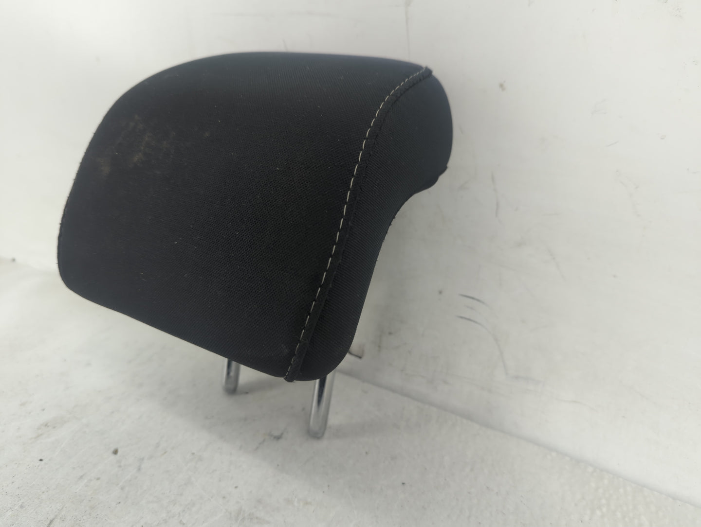 2017-2020 Ford Fusion Headrest Head Rest Rear Center Seat Fits Fits 2017 2018 2019 2020 OEM Used Auto Parts - Oemusedautopar