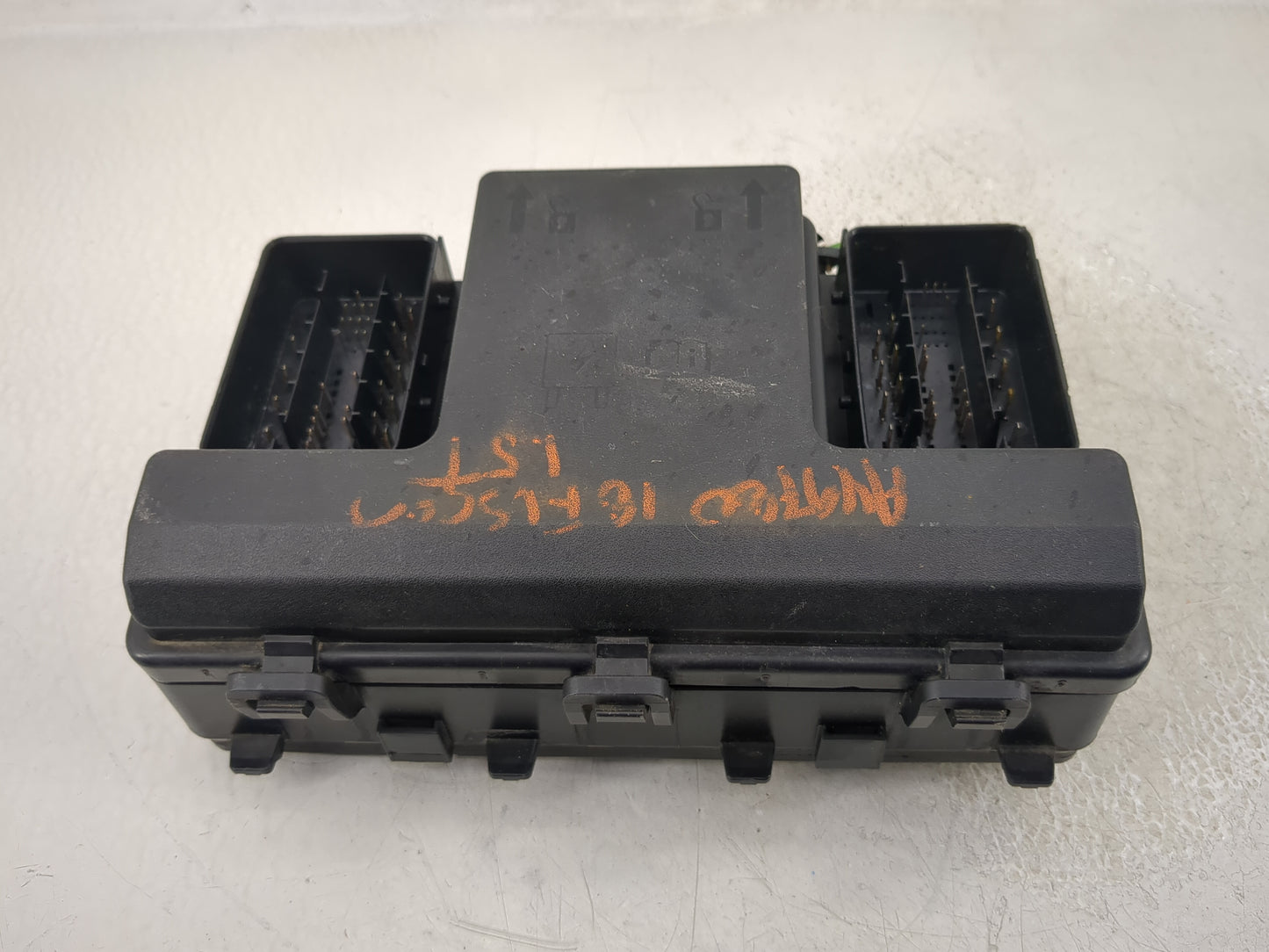 2017-2020 Ford Fusion Fusebox Fuse Box Panel Relay Module P/N:HG9T14D068BC_01 Fits Fits 2017 2018 2019 2020 OEM Used Auto Pa