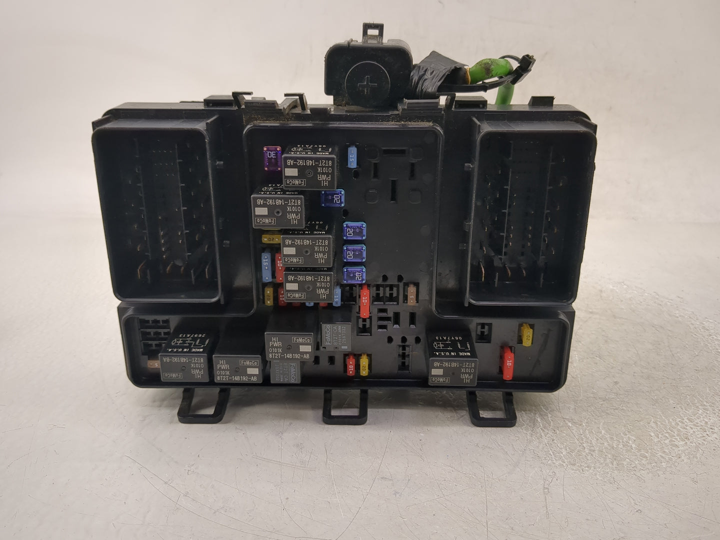 2017-2020 Ford Fusion Fusebox Fuse Box Panel Relay Module P/N:HG9T14D068BC_01 Fits Fits 2017 2018 2019 2020 OEM Used Auto Pa