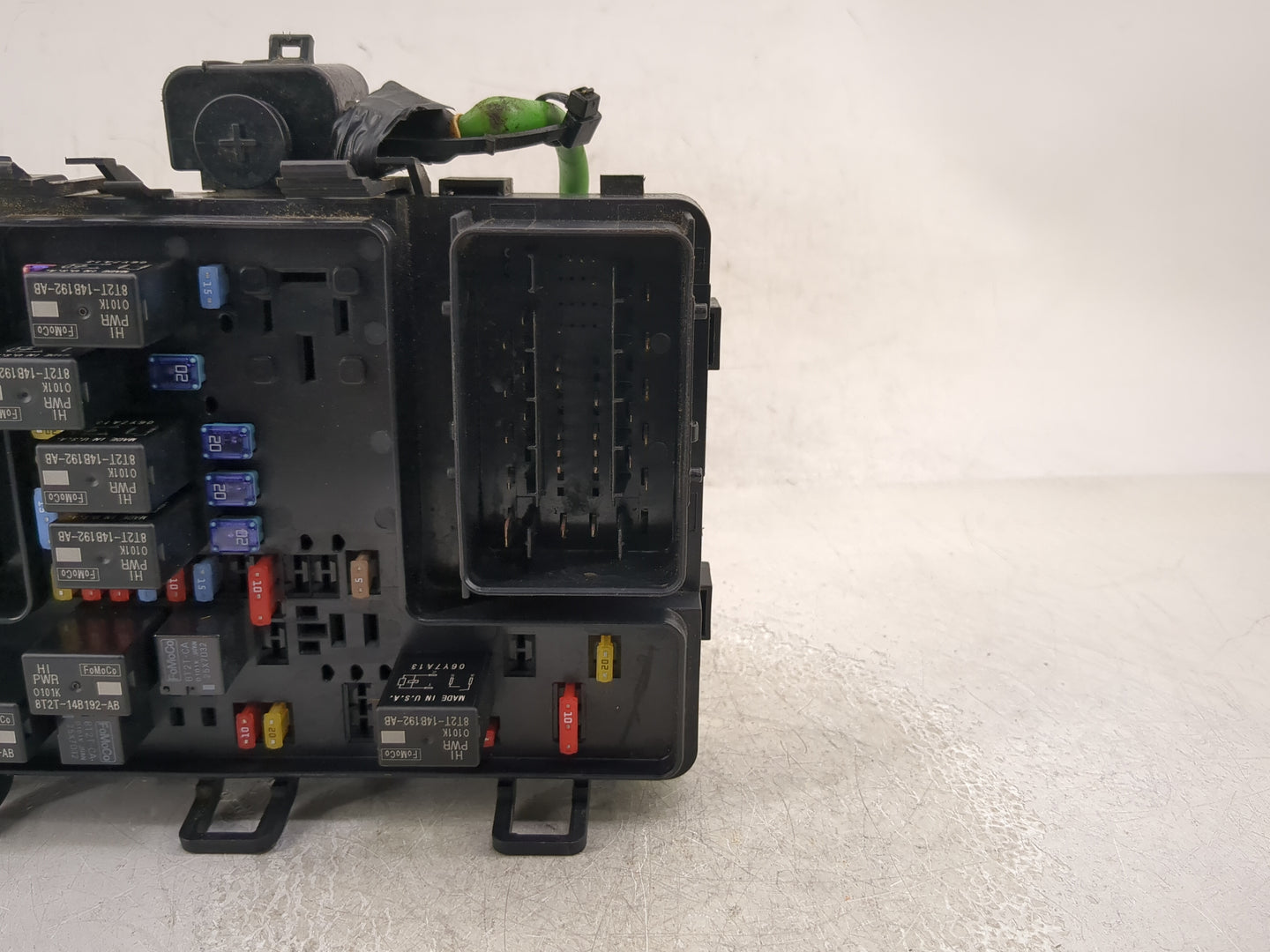 2017-2020 Ford Fusion Fusebox Fuse Box Panel Relay Module P/N:HG9T14D068BC_01 Fits Fits 2017 2018 2019 2020 OEM Used Auto Pa