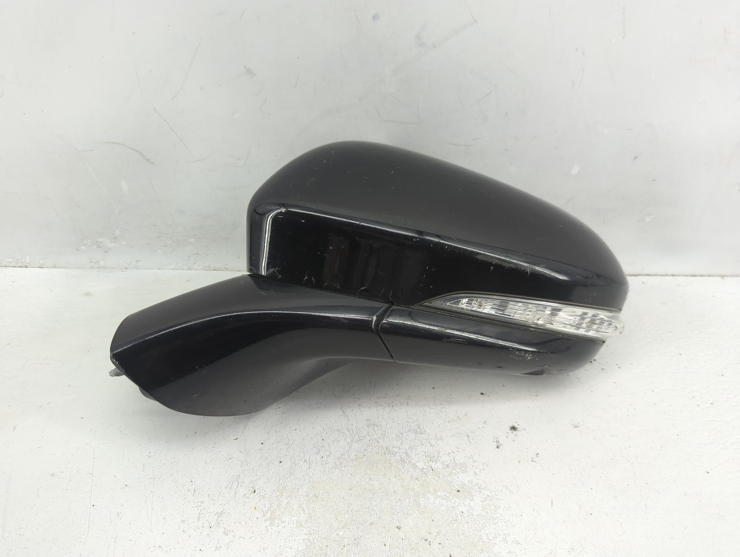 2019-2020 Ford Fusion Driver Side View Mirror - Left Door Mirror OEM Used - Oemusedautoparts1.com