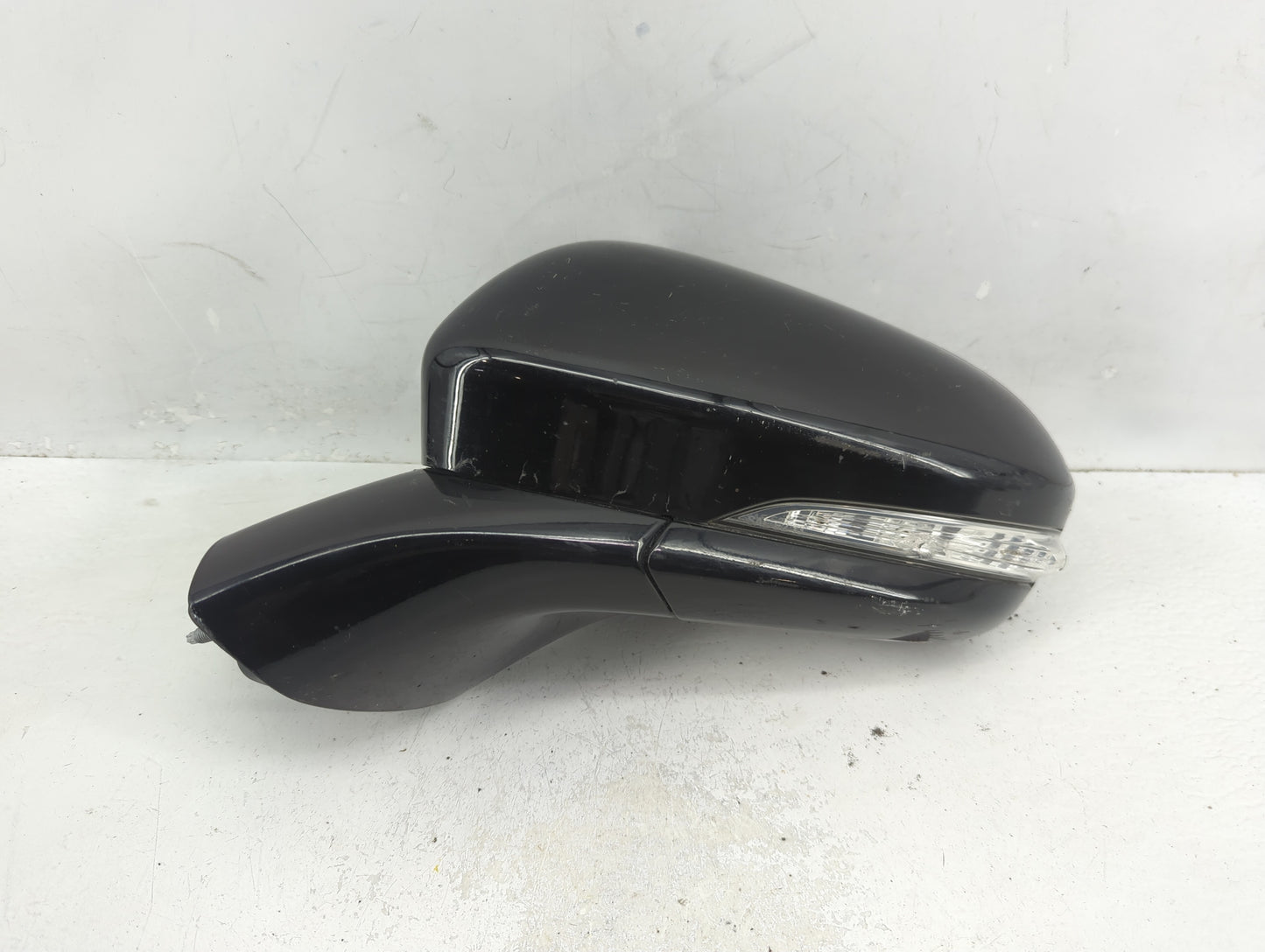 2019-2020 Ford Fusion Driver Side View Mirror - Left Door Mirror OEM Used - Oemusedautoparts1.com