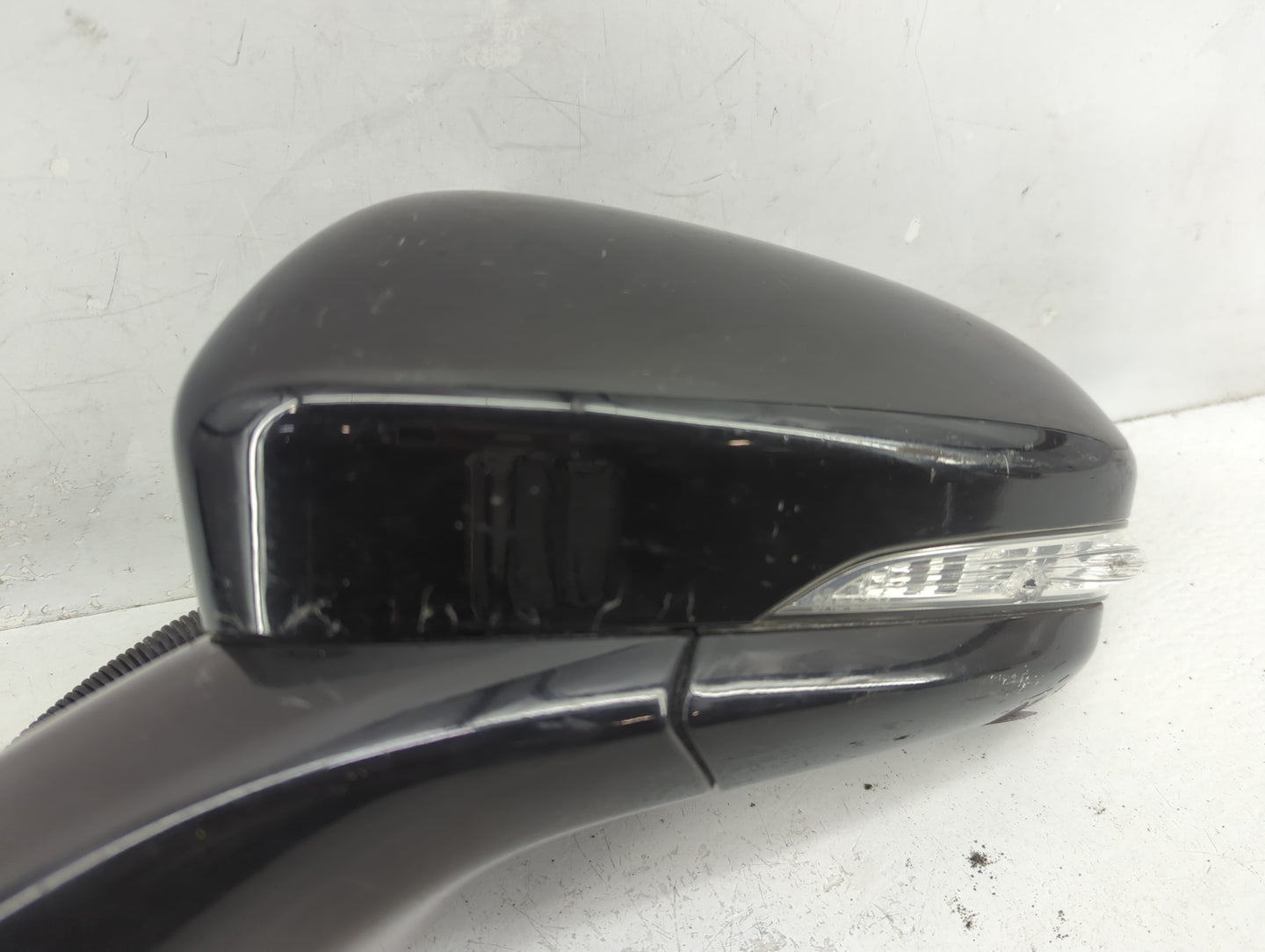 2019-2020 Ford Fusion Driver Side View Mirror - Left Door Mirror OEM Used - Oemusedautoparts1.com
