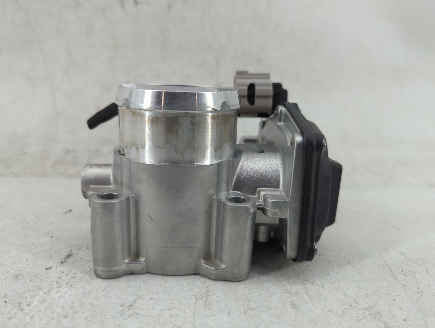2014-2020 Ford Fusion Throttle Body P/N:DS7G-9F991-CA Fits Fits 2014 2015 2016 2017 2018 2019 2020 OEM Used Auto Parts - Oem