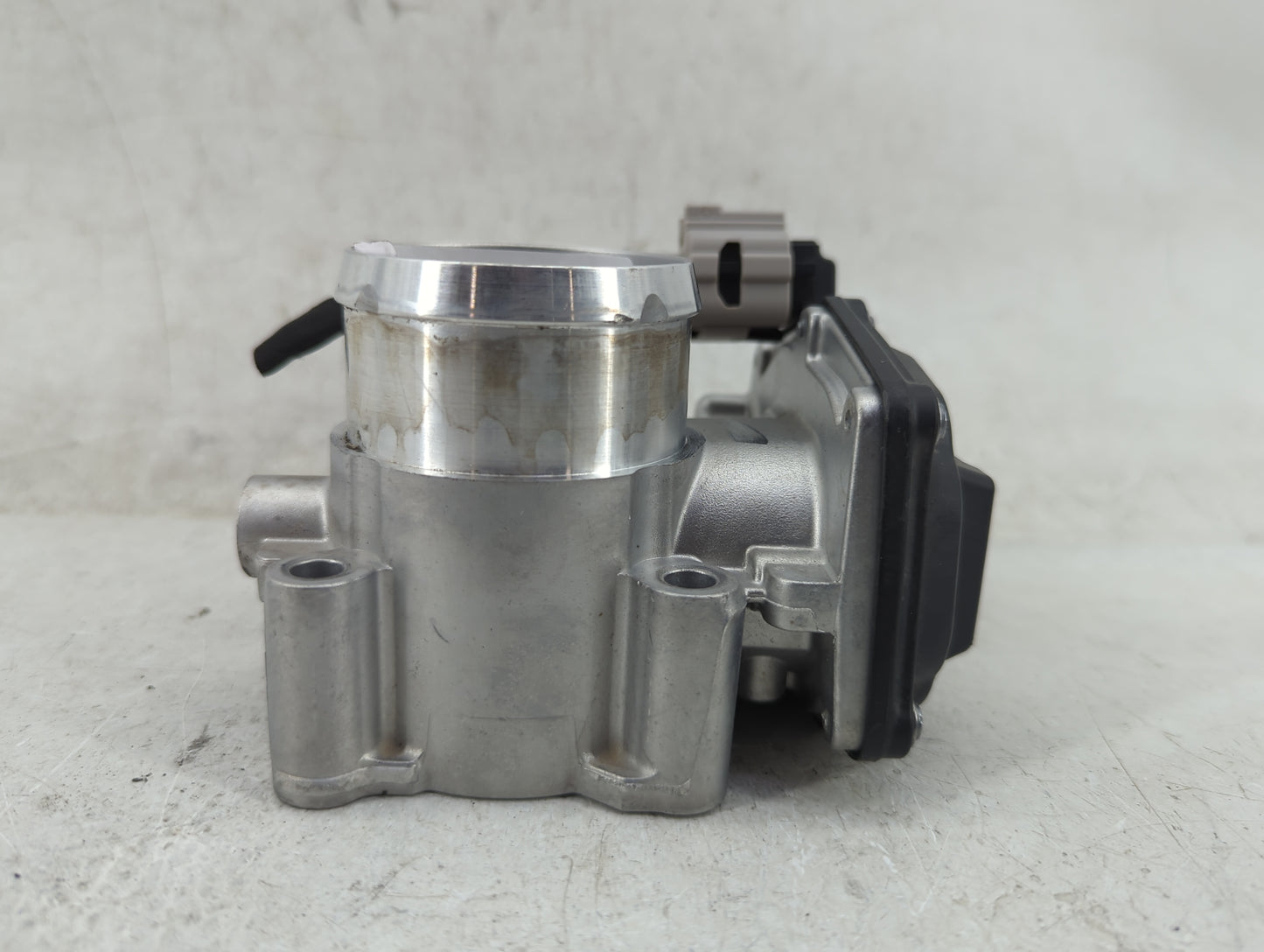 2014-2020 Ford Fusion Throttle Body P/N:DS7G-9F991-CA Fits Fits 2014 2015 2016 2017 2018 2019 2020 OEM Used Auto Parts - Oem