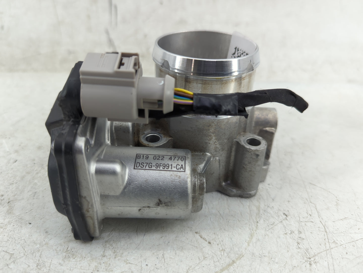 2014-2020 Ford Fusion Throttle Body P/N:DS7G-9F991-CA Fits Fits 2014 2015 2016 2017 2018 2019 2020 OEM Used Auto Parts - Oem