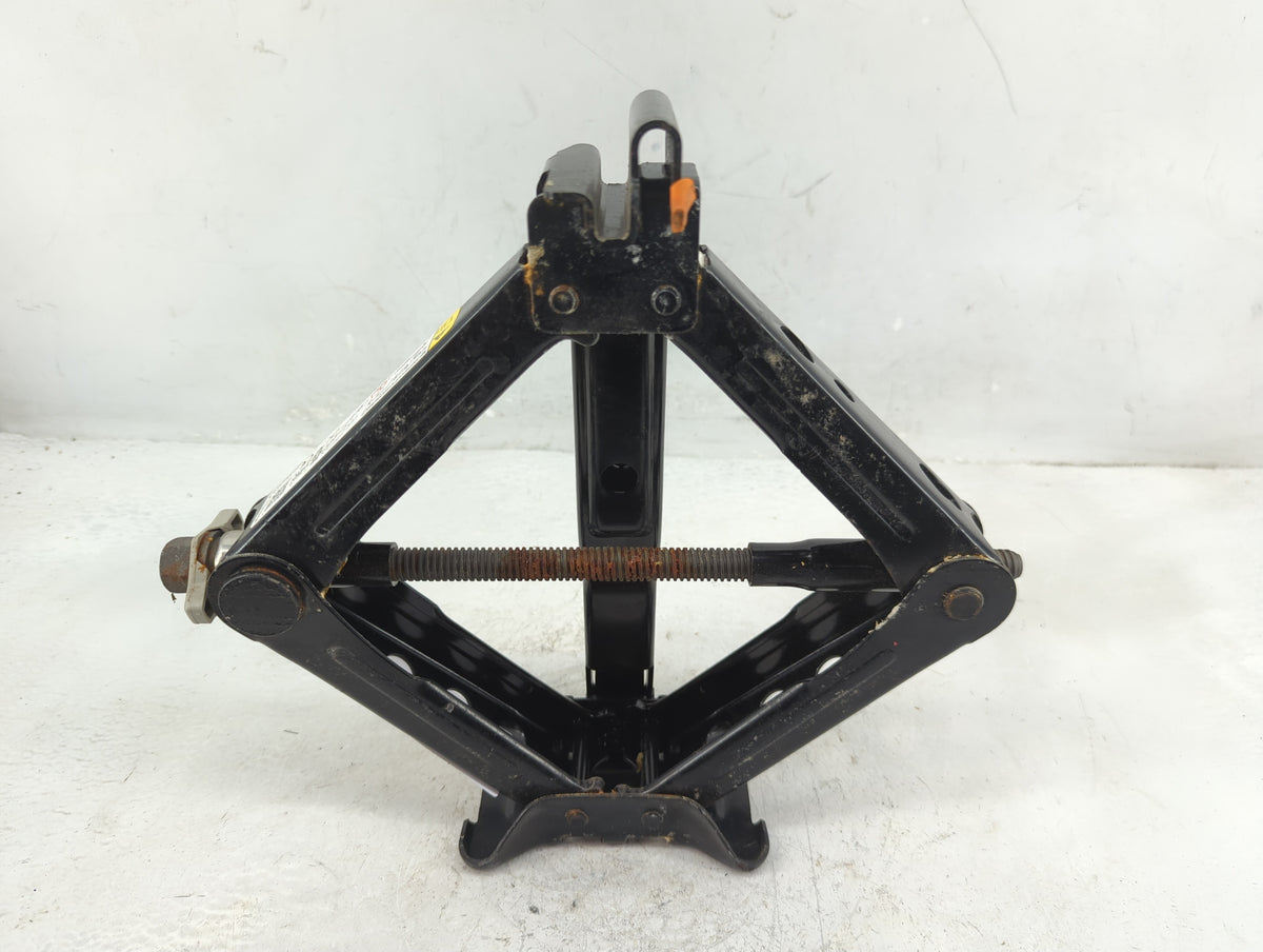 2019 Ford Fusion Spare Scissor Car Jack 1396489 - Oemusedautoparts1.com