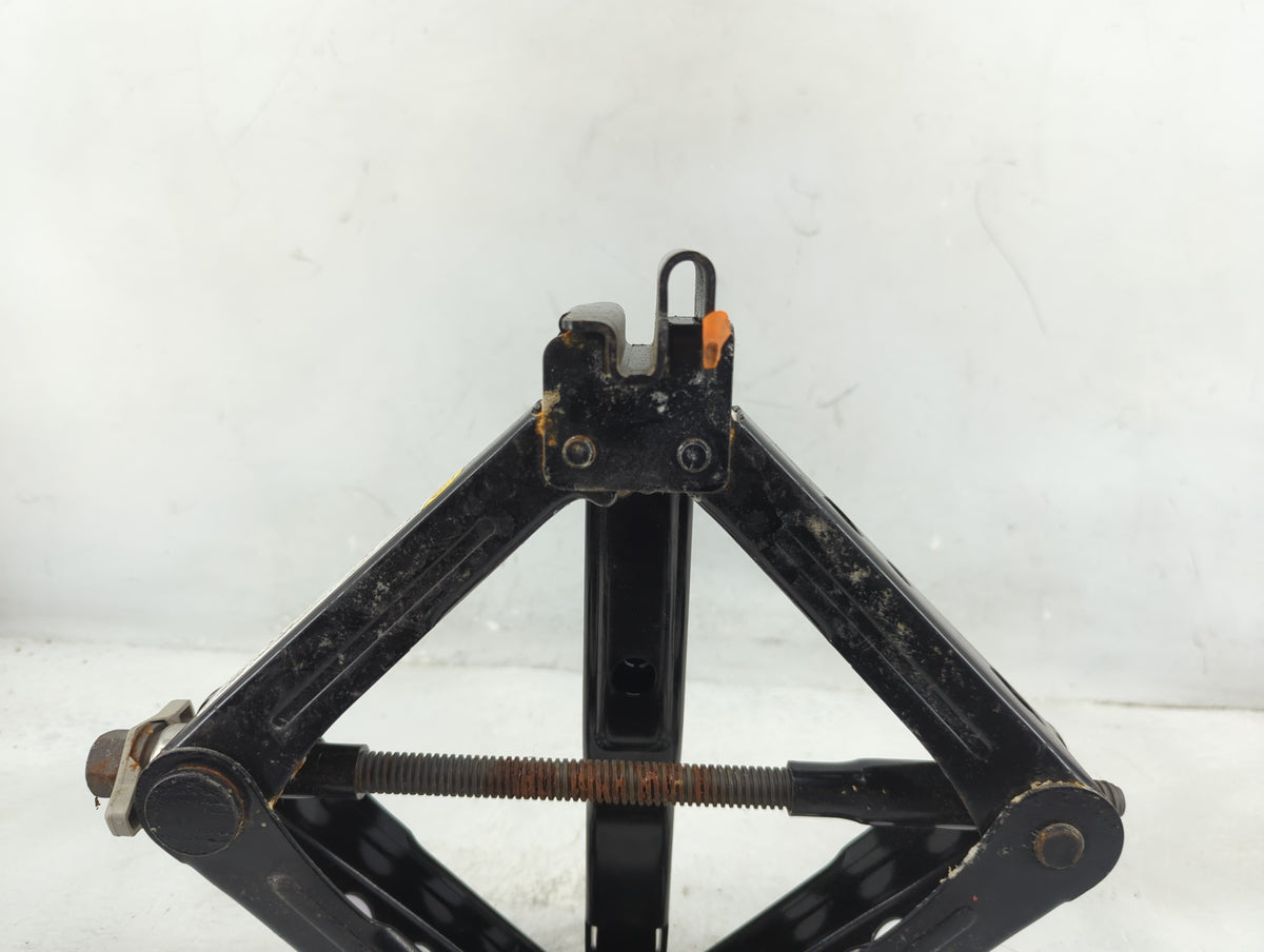 2019 Ford Fusion Spare Scissor Car Jack 1396489 - Oemusedautoparts1.com