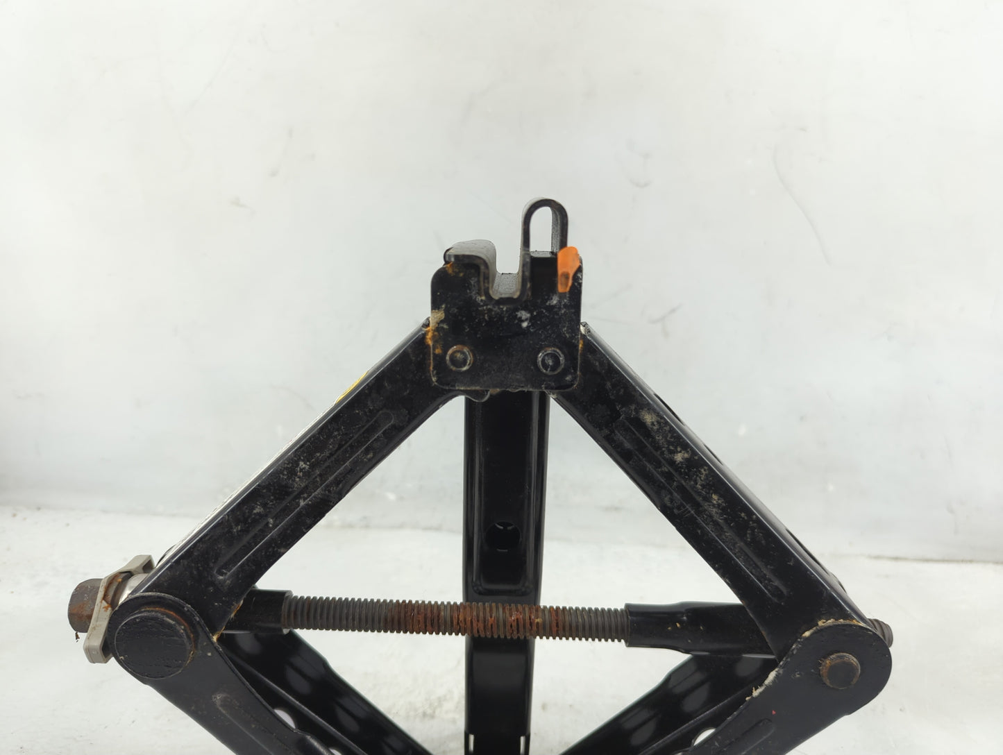 2019 Ford Fusion Spare Scissor Car Jack 1396489 - Oemusedautoparts1.com