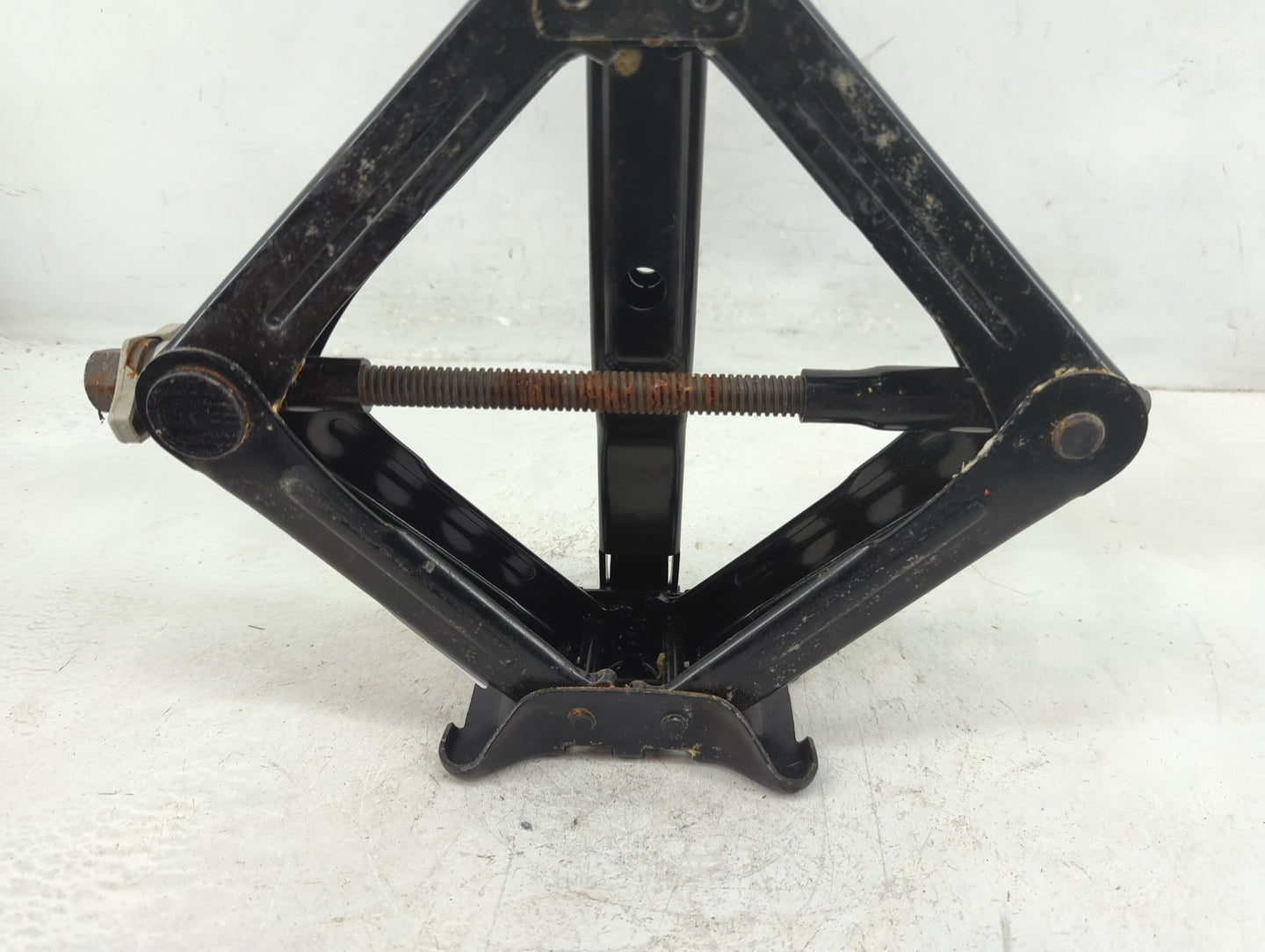 2019 Ford Fusion Spare Scissor Car Jack 1396489 - Oemusedautoparts1.com