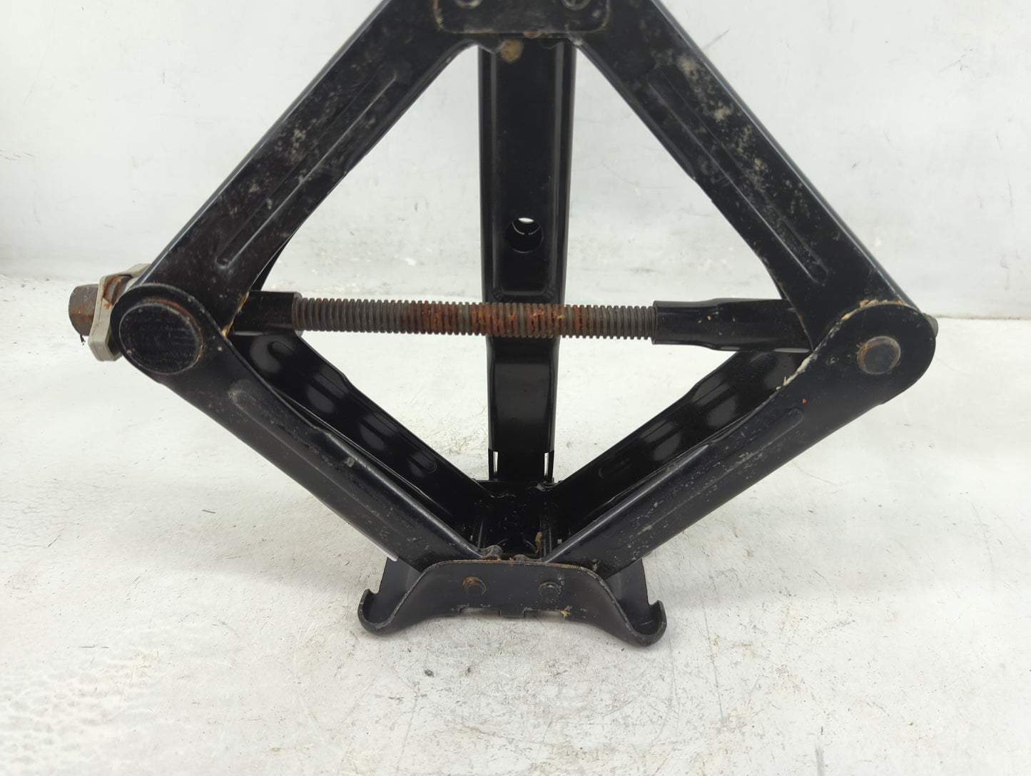 2019 Ford Fusion Spare Scissor Car Jack 1396489 - Oemusedautoparts1.com