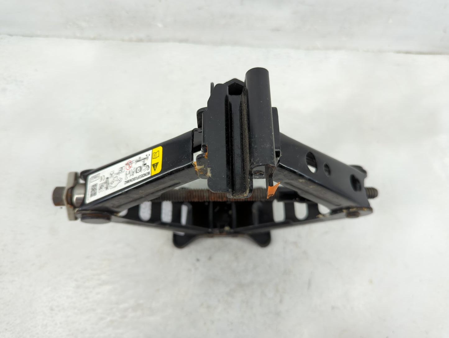 2019 Ford Fusion Spare Scissor Car Jack 1396489 - Oemusedautoparts1.com